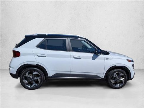 Used 2023 Hyundai Venue Limited FWD image 4