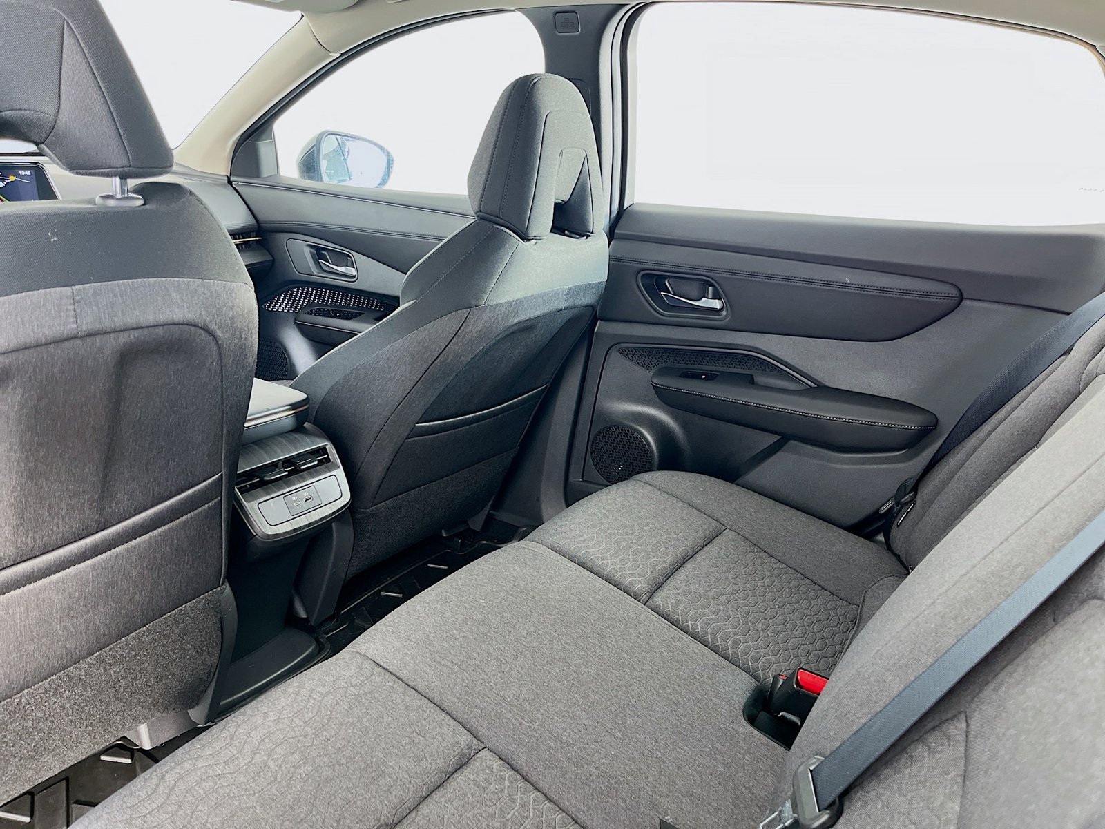 Used 2023 Nissan Ariya FWD image 31