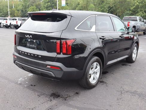 Used 2022 Kia Sorento LX image 32