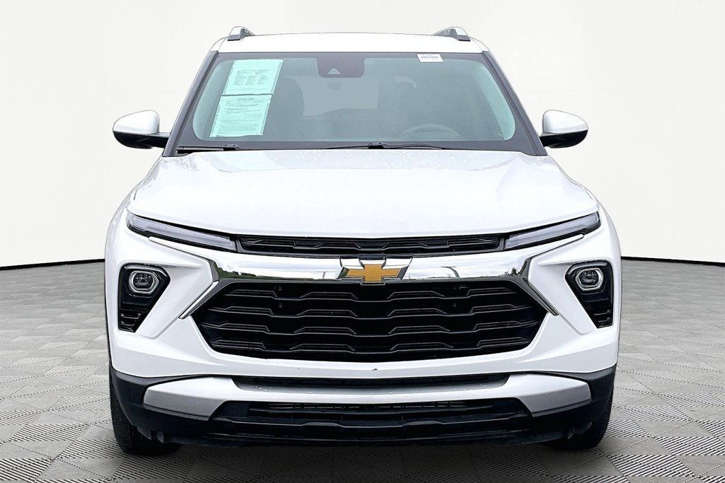 Used 2025 Chevrolet TrailBlazer LT w/ Driver Confidence Package FWD image 2