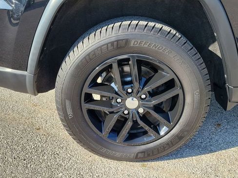 Used 2017 Jeep Grand Cherokee Limited image 5