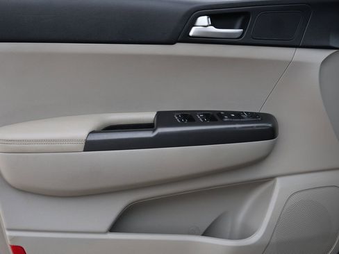 Used 2020 Kia Sportage LX image 23