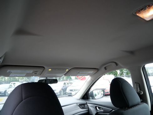 Used 2018 Nissan Rogue S AWD/4WD image 26