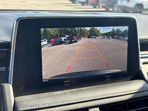 Used 2023 Chevrolet Suburban LT image 35