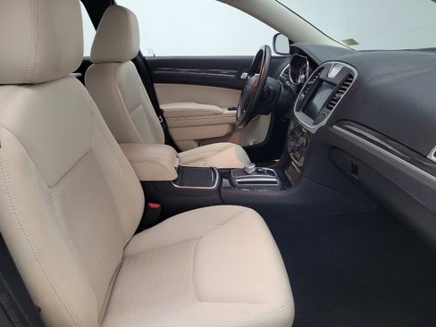 Used 2020 Chrysler 300 Touring image 21