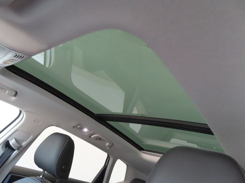 Used 2024 Volkswagen Taos SE w/ Panoramic Sunroof Package AWD/4WD image 21
