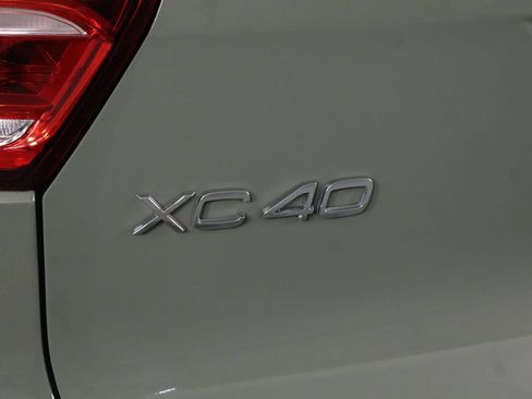 Used 2023 Volvo XC40 Recharge Plus w/ Protection Package Premier AWD/4WD image 19