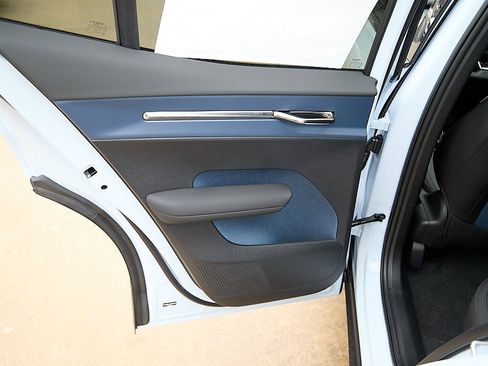 New 2026 Volvo EX30 Cross Country Ultra image 18