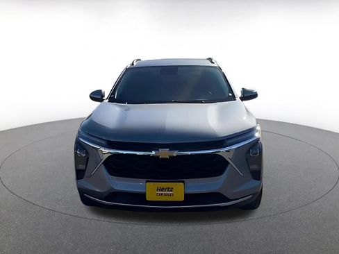 Used 2025 Chevrolet Trax LT FWD image 4
