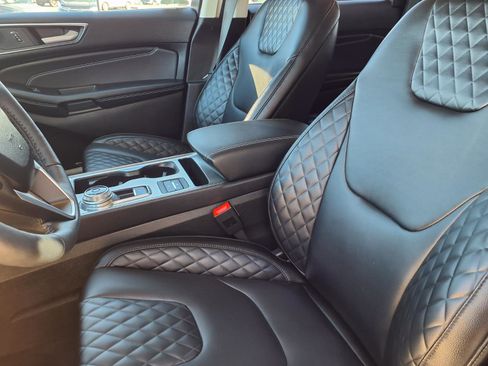 Certified 2023 Ford Edge Titanium image 3