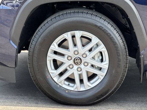 Used 2023 Toyota Sequoia SR5 w/ SR5 Premium Package RWD image 33
