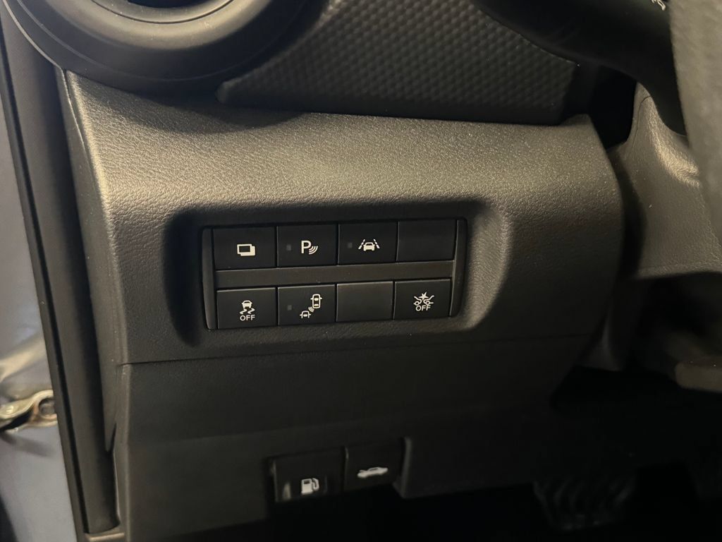 Used 2021 Nissan Kicks S FWD image 18