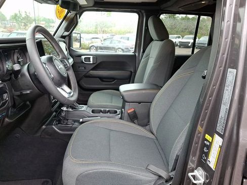 Used 2025 Jeep Wrangler Unlimited Sahara w/ Safety Group image 15