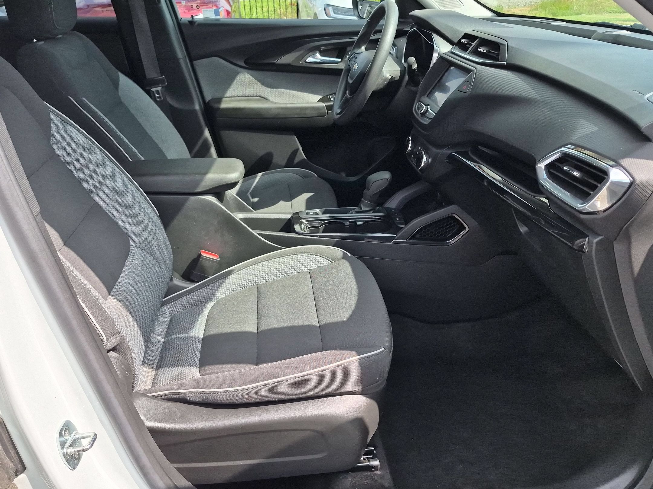 Used 2023 Chevrolet TrailBlazer LT FWD image 35