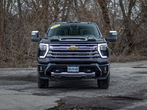 Used 2024 Chevrolet Silverado 2500 High Country w/ Z71 Off-Road Package AWD/4WD image 2