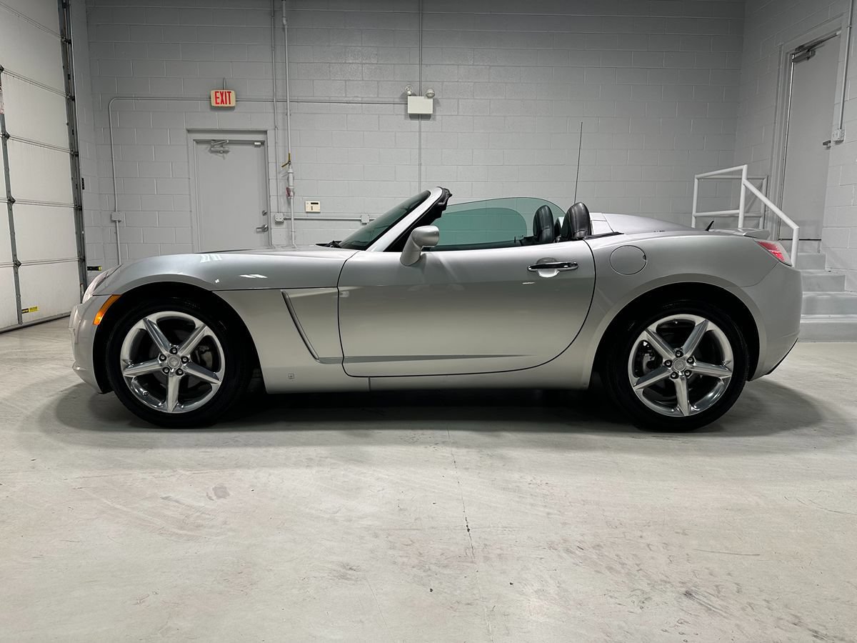 Used 2008 Saturn Sky Red Line RWD image 9