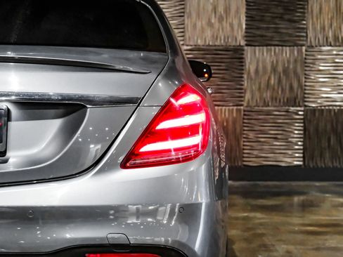 Used 2019 Mercedes-Benz S 560 Sedan image 48