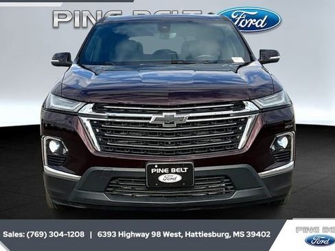 Used 2023 Chevrolet Traverse LT w/ LT Premium Package image 3