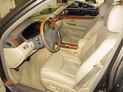 Used 2004 Lexus LS 430 RWD image 3
