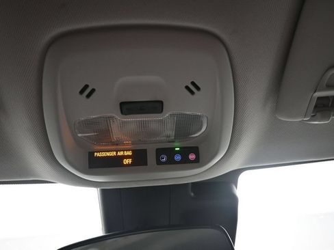 Used 2025 Chevrolet Trax LT FWD image 15