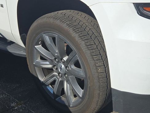 Used 2020 Chevrolet Suburban LT AWD/4WD image 4