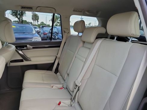 Used 2019 Lexus GX 460 Premium w/ Premium Package AWD/4WD image 16
