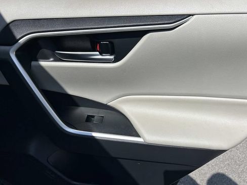 Used 2020 Toyota RAV4 XLE w/ Convenience Package FWD image 24