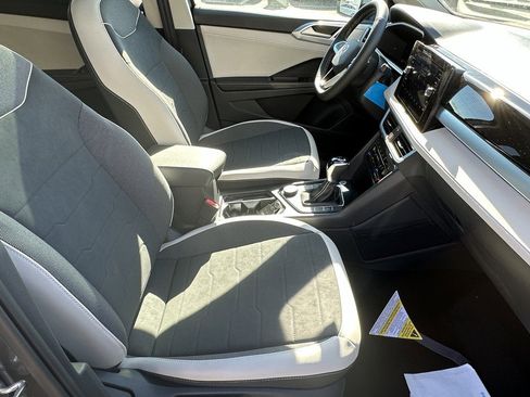 New 2025 Volkswagen Taos SE image 15