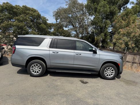Used 2024 Chevrolet Suburban LT AWD/4WD image 6