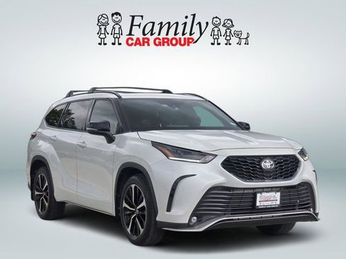 Used 2022 Toyota Highlander XSE image 2