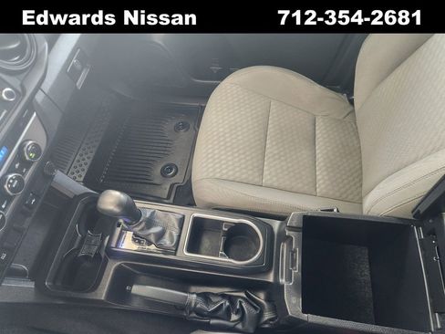 Used 2022 Toyota Tacoma SR image 33