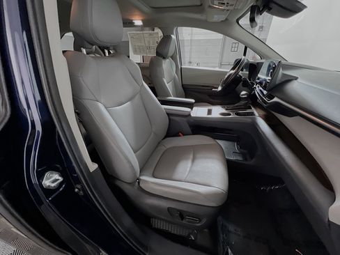Used 2024 Toyota Sienna XLE image 31