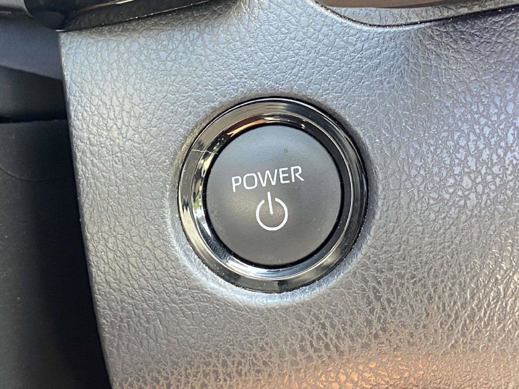 Used 2025 Toyota Camry XLE FWD image 29