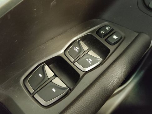 Used 2017 Hyundai Santa Fe Sport FWD image 27