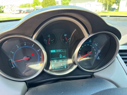Used 2013 Chevrolet Cruze LS FWD image 13