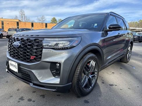 Certified 2025 Ford Explorer ST image 4