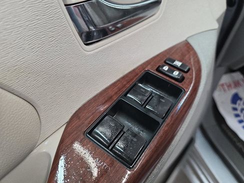 Used 2014 Toyota Sienna XLE FWD image 25