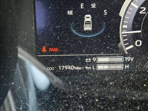 Used 2024 Toyota Tundra Platinum image 32