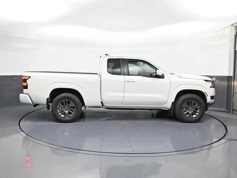 Certified 2025 Nissan Frontier SV AWD/4WD image 11