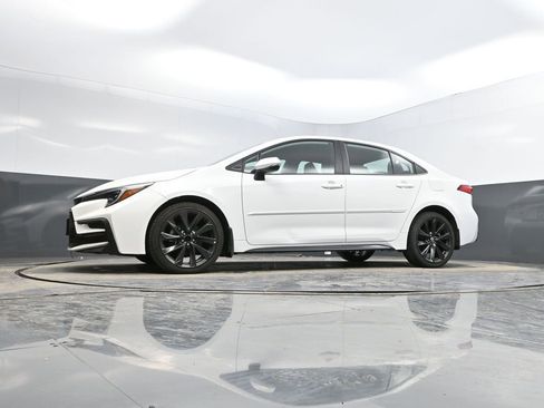 Used 2023 Toyota Corolla SE image 35