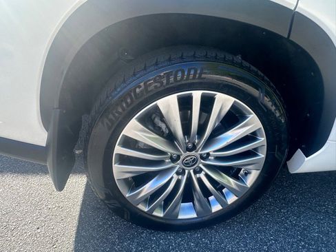 Used 2022 Toyota Highlander Platinum image 9