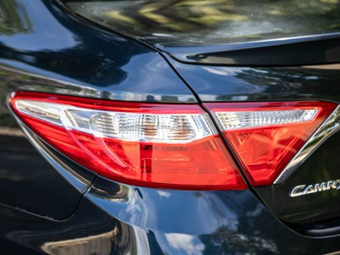 Used 2017 Toyota Camry SE image 8