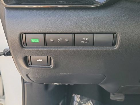 Certified 2022 Nissan Sentra SV FWD image 30