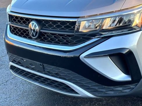 Used 2022 Volkswagen Taos SE image 6