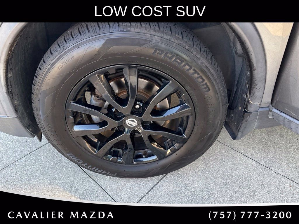 Used 2017 Nissan Rogue SV w/ Midnight Edition Package FWD image 22