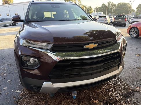 Used 2023 Chevrolet TrailBlazer LT w/ Convenience Package FWD image 2
