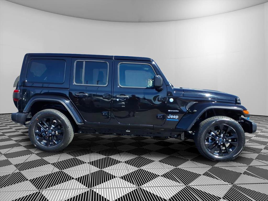 Certified 2024 Jeep Wrangler Unlimited Sahara AWD/4WD image 32