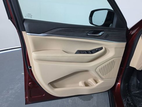Used 2025 Jeep Grand Cherokee Limited w/ Black Appearance Package RWD image 25