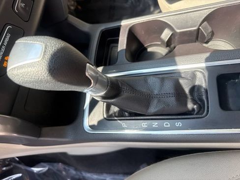 Used 2017 Ford Escape SE w/ Equipment Group 201A FWD image 18