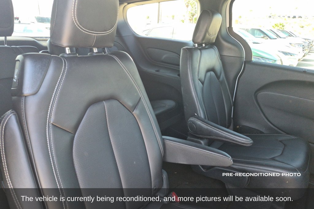 Used 2026 Chrysler Pacifica Select FWD image 13